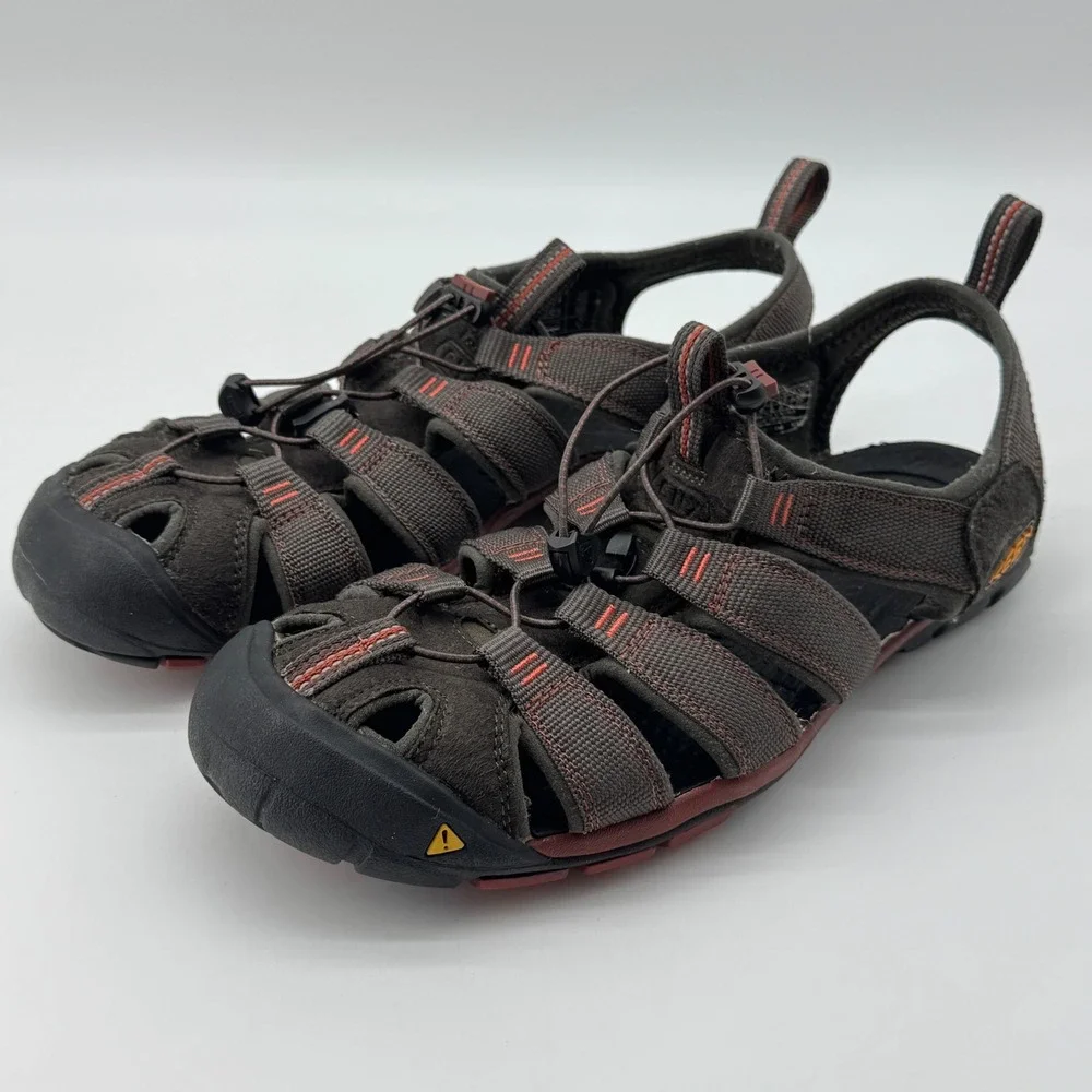 KEEN Clearwater CNX Sandals Mens 9 Hiking Water Shoes Gorpcore Outdoor Granola
